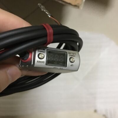 Keyence Self-contained CMOS Laser Sensor 250 mm LR-ZB250AN