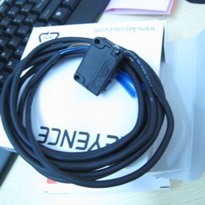 PZ-G42N Keyence Built-in amplifier photoelectric sensors Square Reflective Cable Type NPN