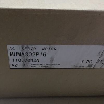 Panasonic MHMA302P1G MINAS A5 Series 3kW High Inertia AC Servo Motor with 2000 RPM and 20-bit Encoder