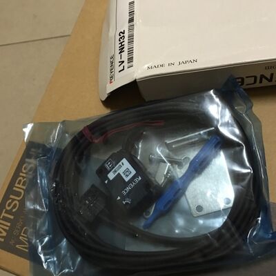 LV-NH32 Keyence Multi-Purpose Digital Laser Sensor Sensor head Spot Reflective Adjustable beam spot