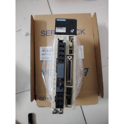 Yaskawa 100W AC Servo Motor Driver SGD7S-R90A00A SGD7S-R90A00A002